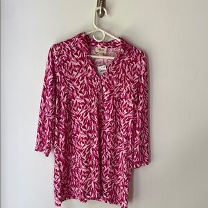 NWT MACY’S Pink and White Graphic Blouse with Peter Pan Collar